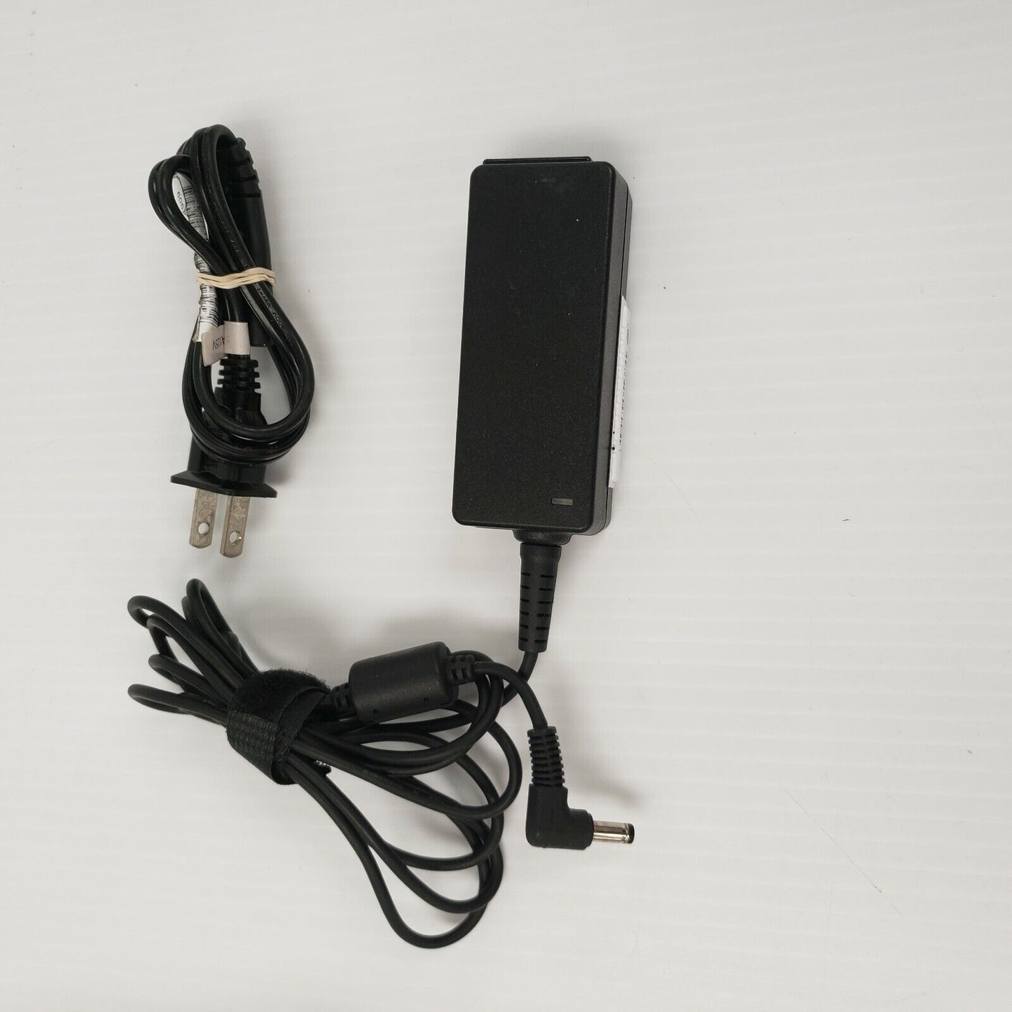 (I-26702) Asus ADP 36EHC Adapter