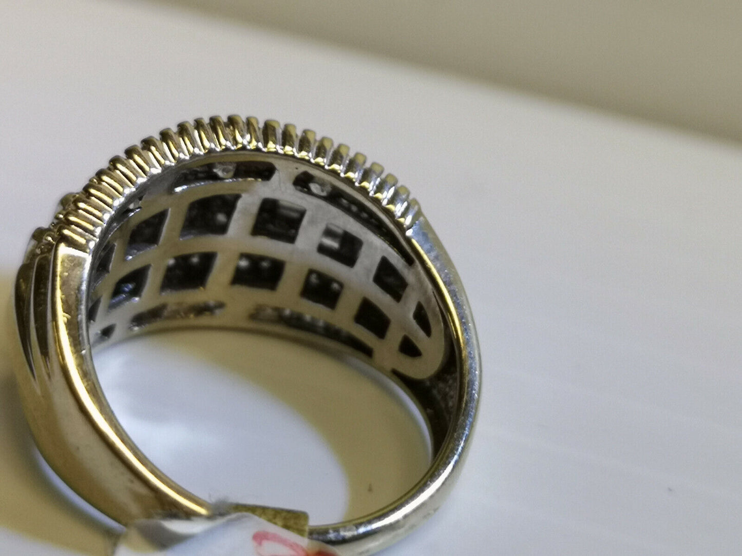 (N12125) 10K White Gold Ring w/ Diamonds