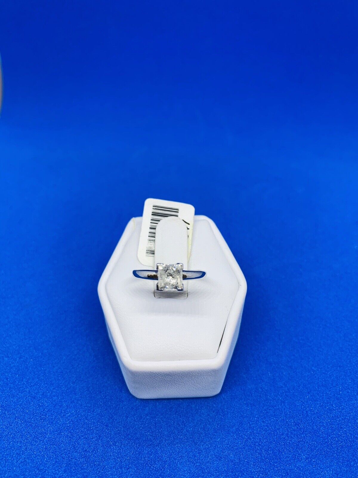 (N15847) Superbe bague solitaire princesse diamant en or blanc 14 carats