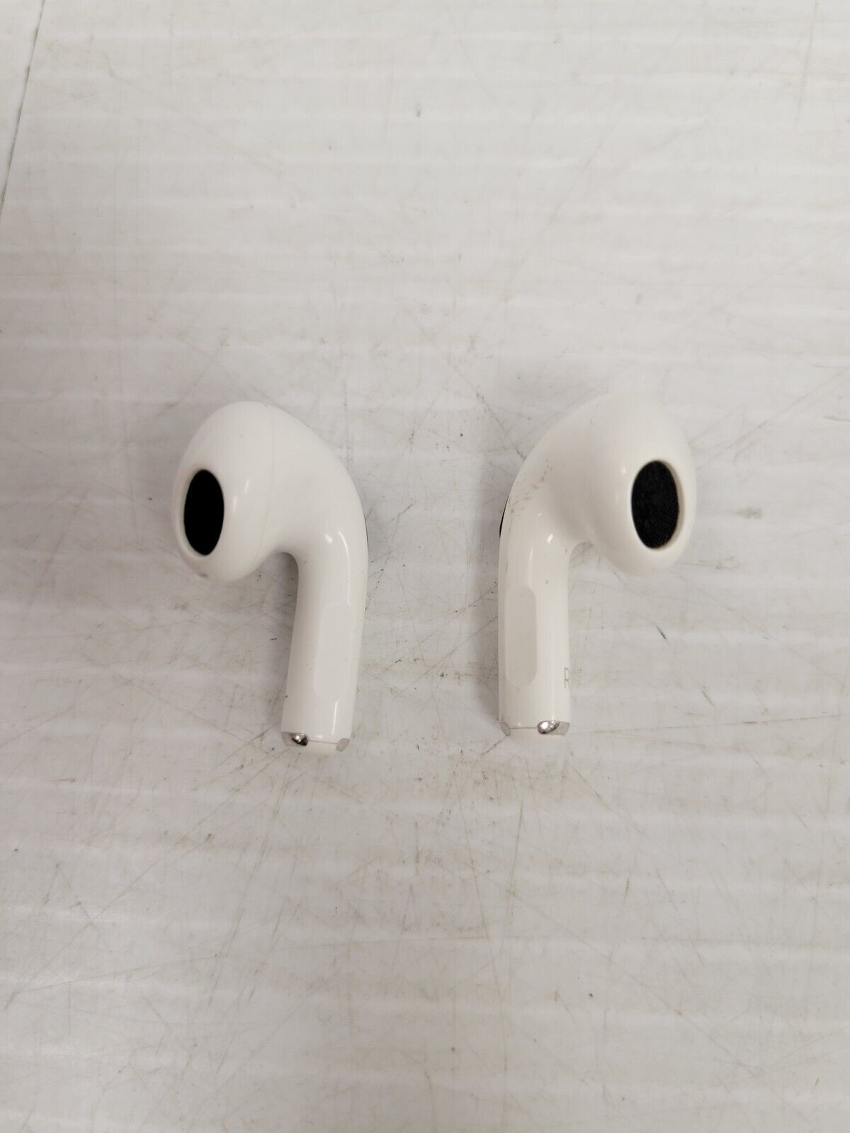 (53956-1) Apple A2566 Air Pods