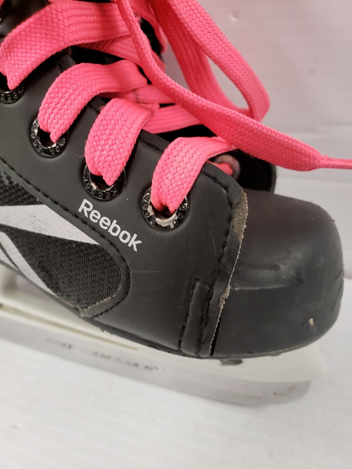 (51499-5) Reebok 4K Skates - Size 9