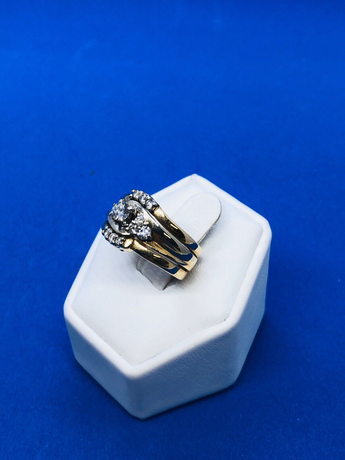 (N12251) Bague en or 14 carats sertie de diamants