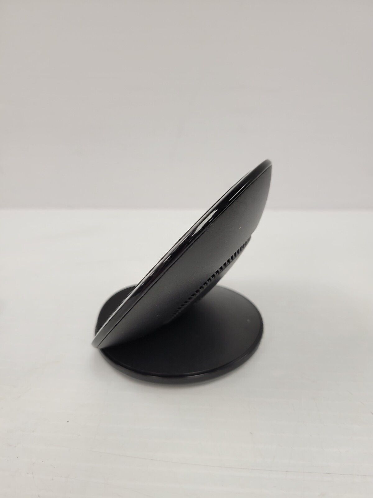 (49311-1) Samsung EP-NG930 Wireless Charger