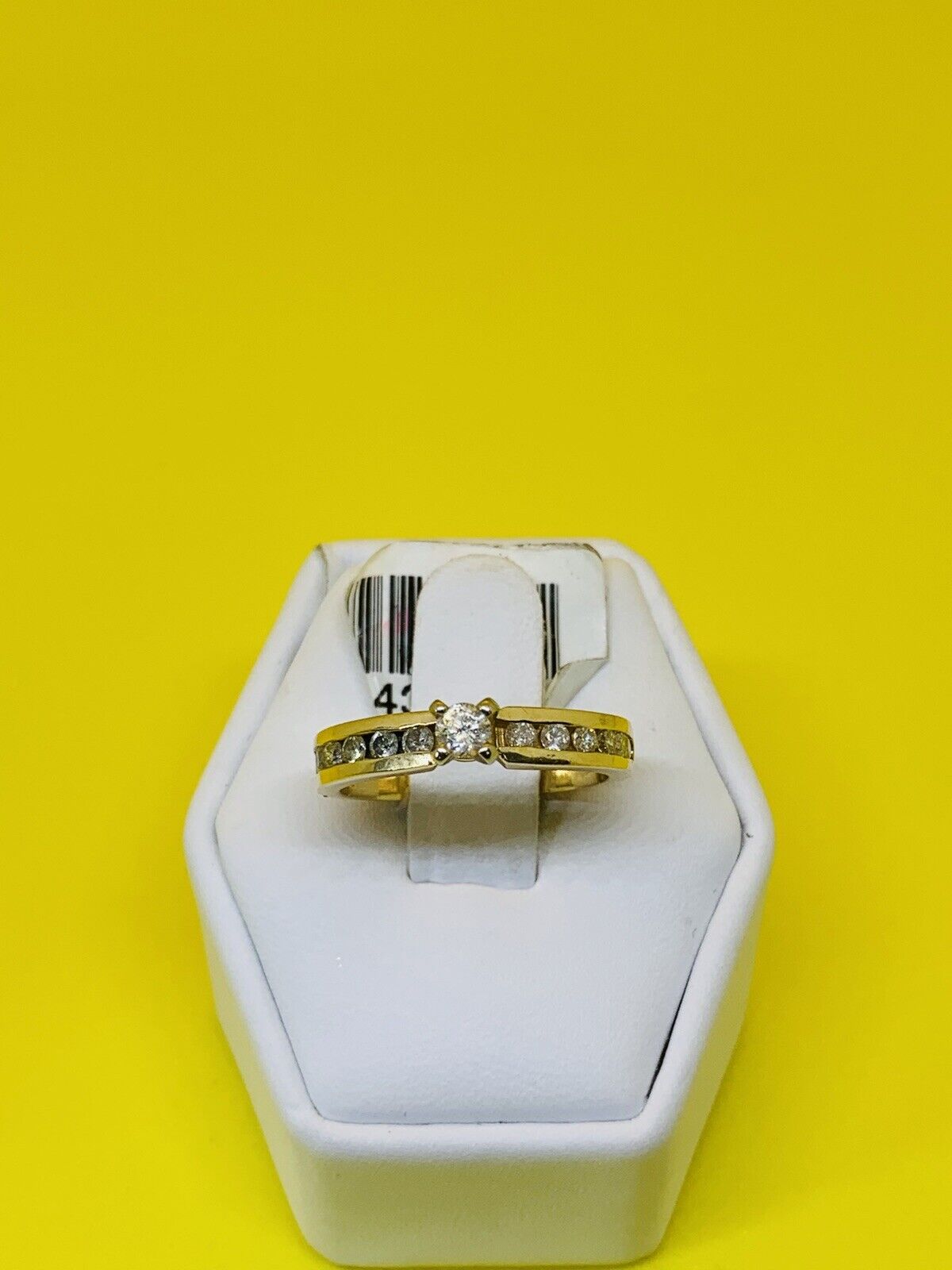 (N43182) Superbe bague en diamant en or jaune 14 carats