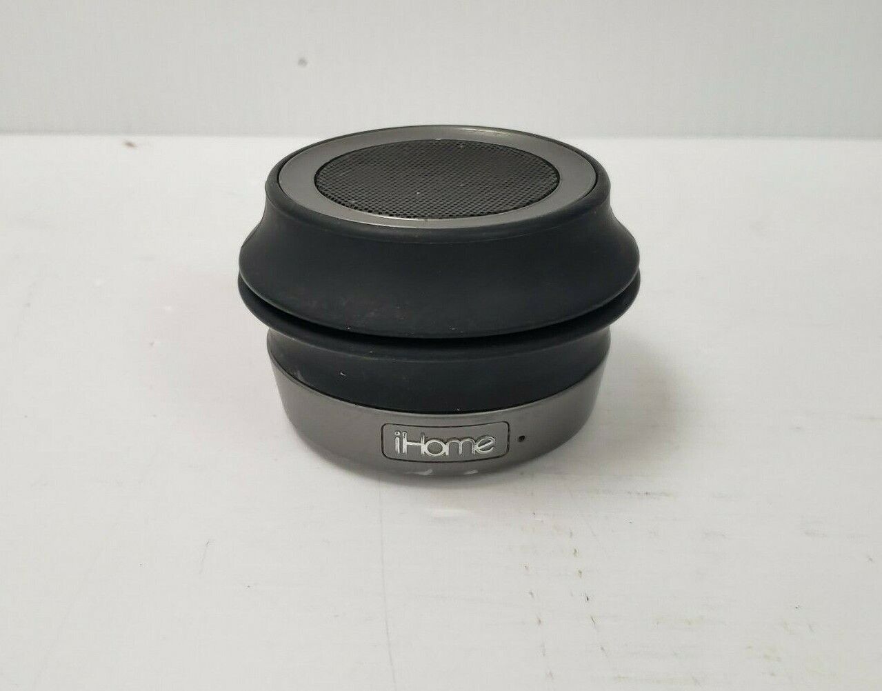 (19231-1) iHome IBT61 Speaker