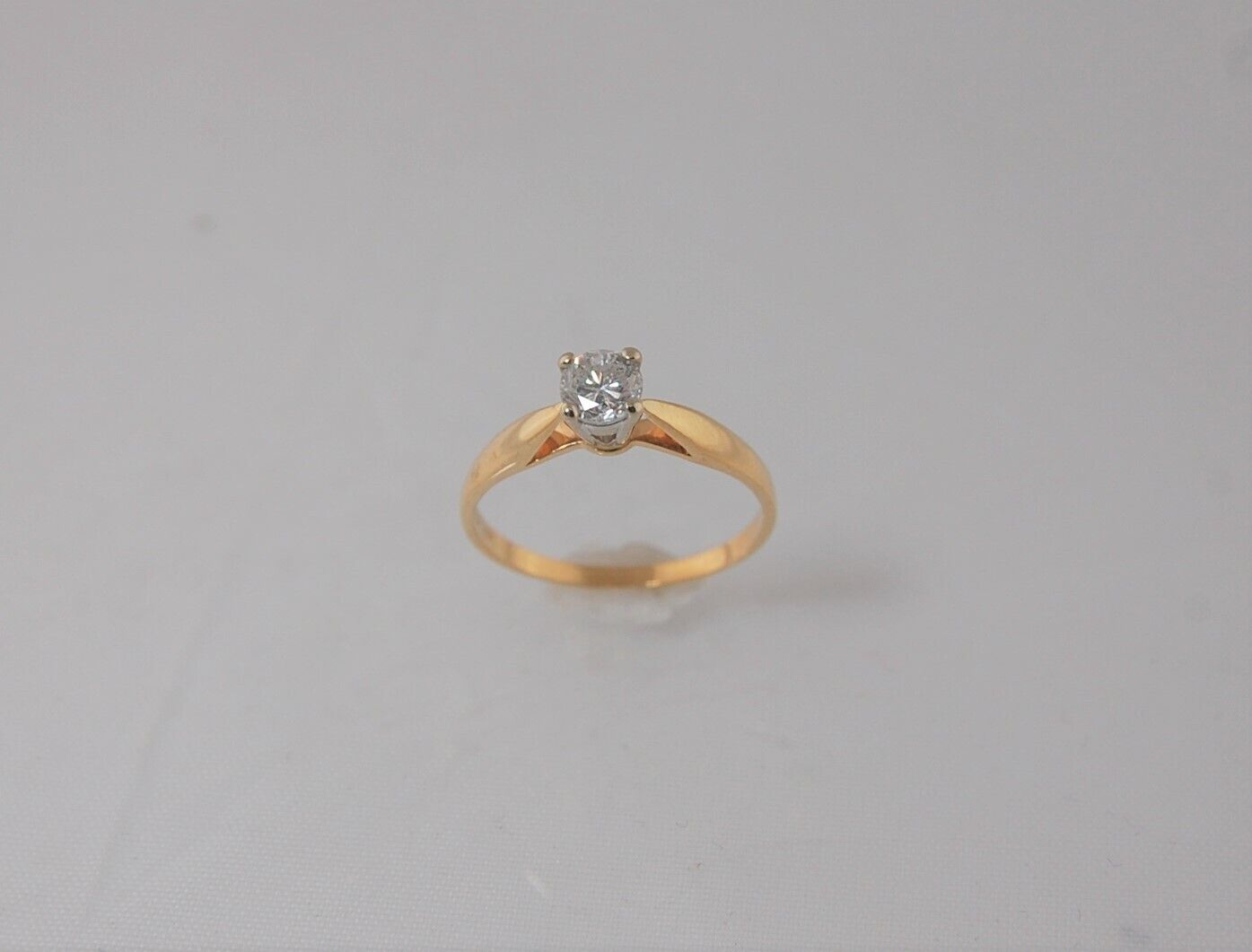 (I-5026-561) 14k duo gold diamond solitaire ring