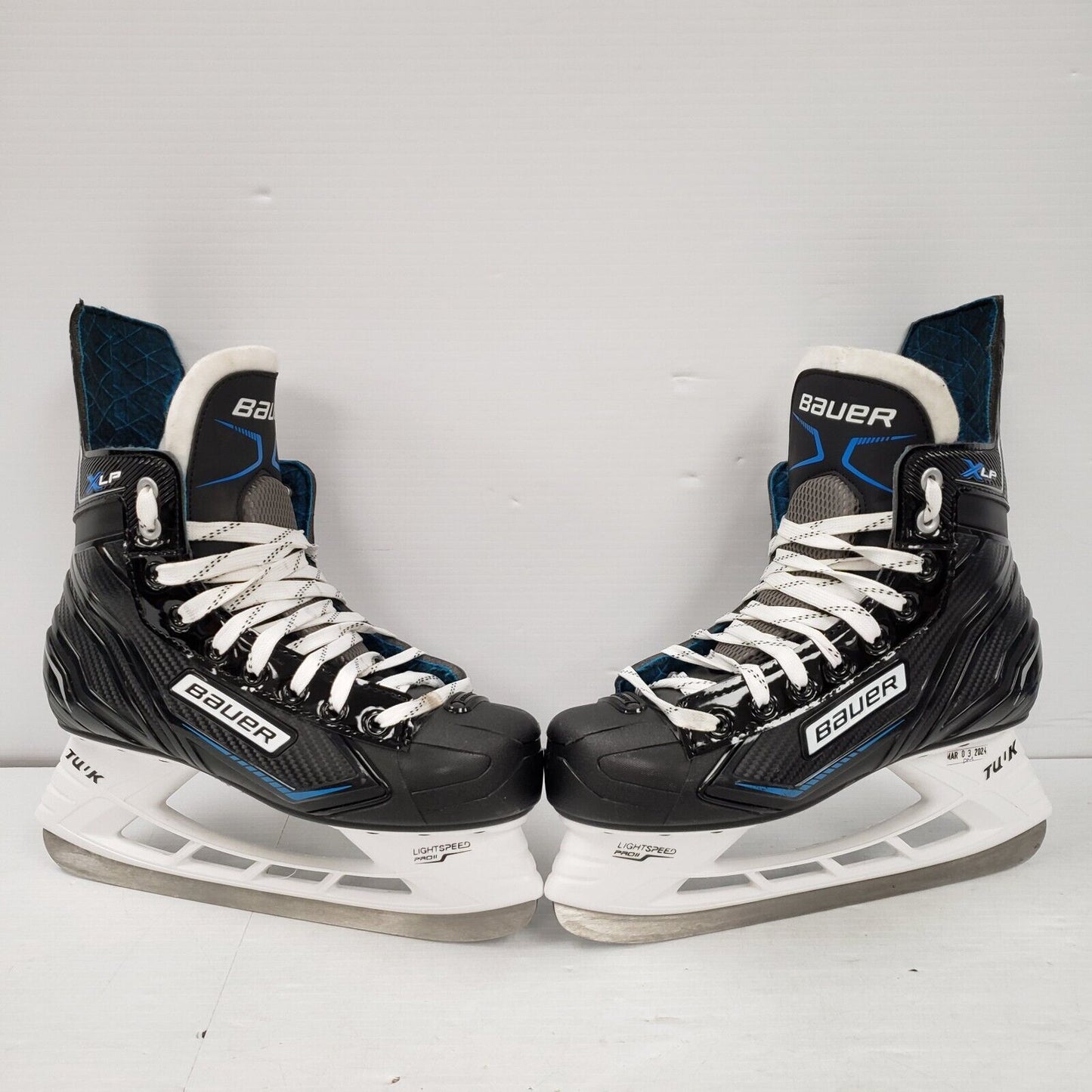 (55328-3) Bauer L-XP Hockey Skates - Size 6