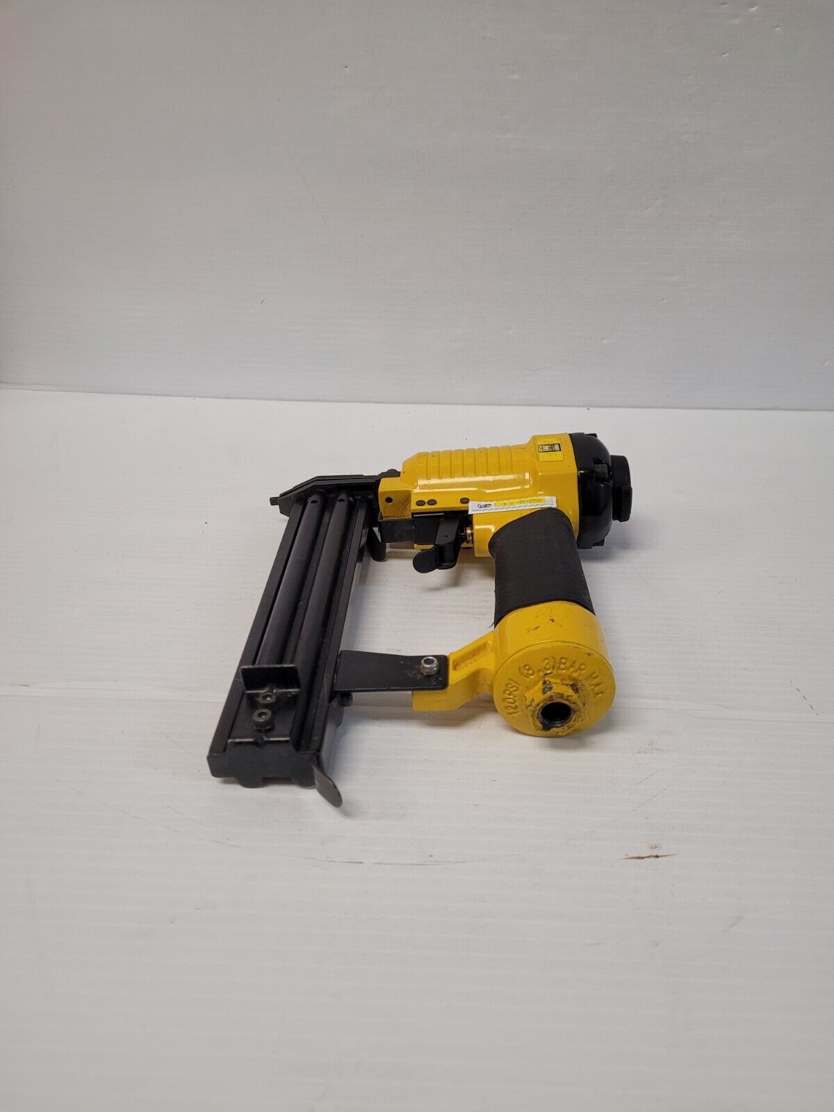 (N79482-3) PowerFist 8005448 1 1/4" Air Brad Nailer