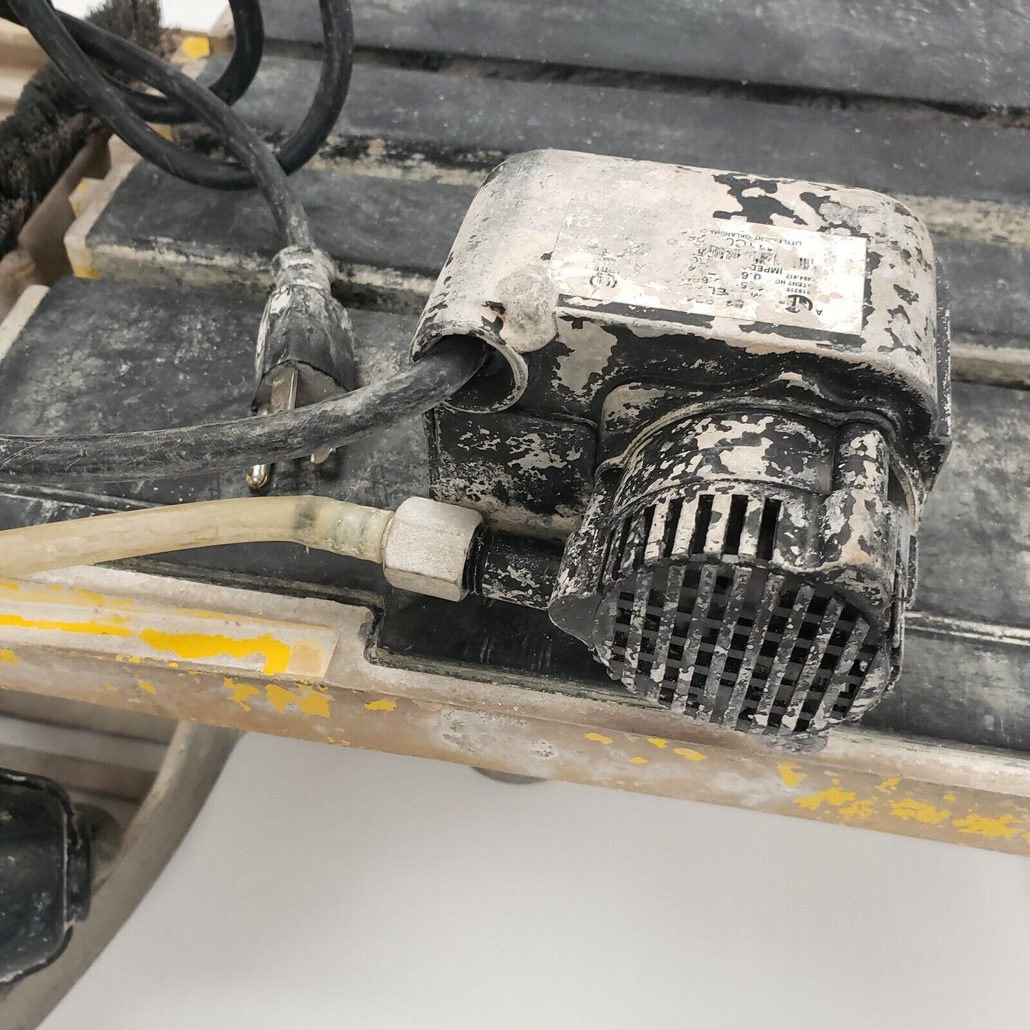 (I-24238) Dewalt D24000 Tile Cutter