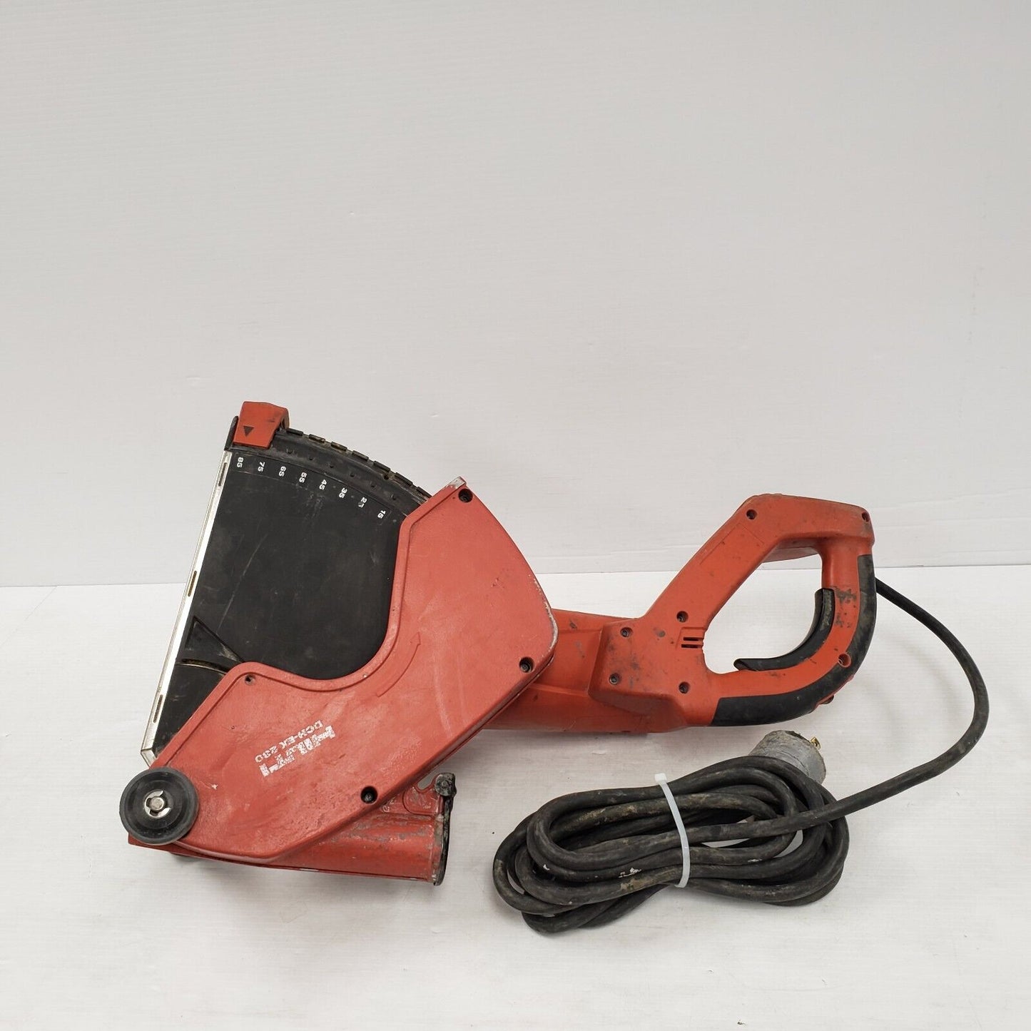 (I-31000) Scie à béton Hilti DCH 230