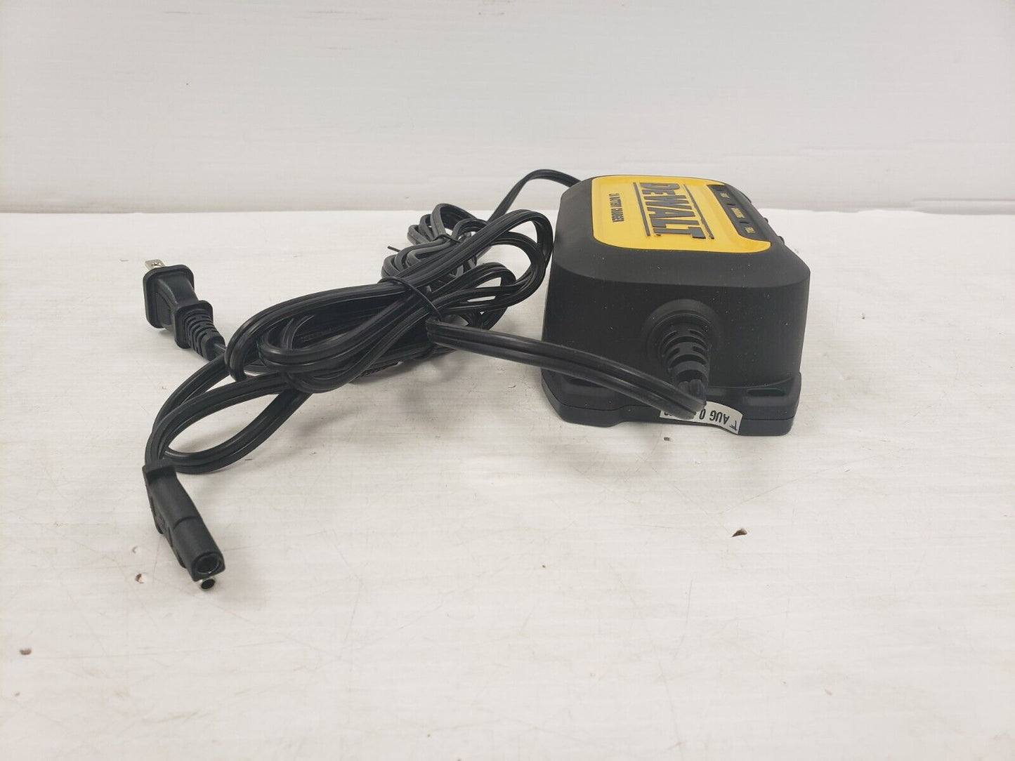 (46103-5) Chargeur de batterie Dewalt DXAEC2CA