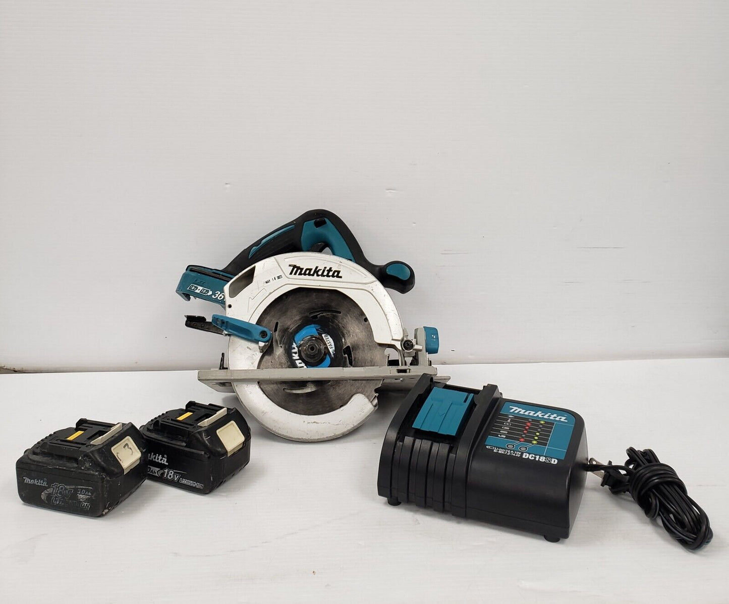 (41929-1) Makita DHS711 Circular Saw