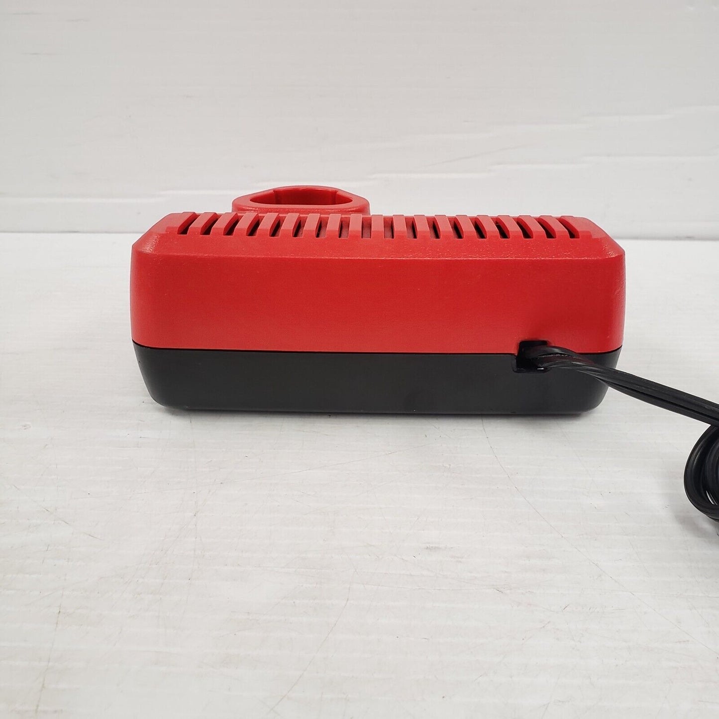 (I-34330) Chargeur et batterie Milwaukee 48-59-2401-1,5 Ah