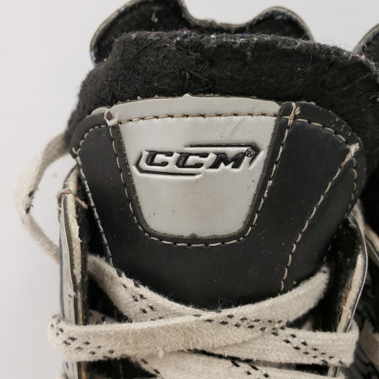 (35315-3) CCM Skates -Size 1 Youth