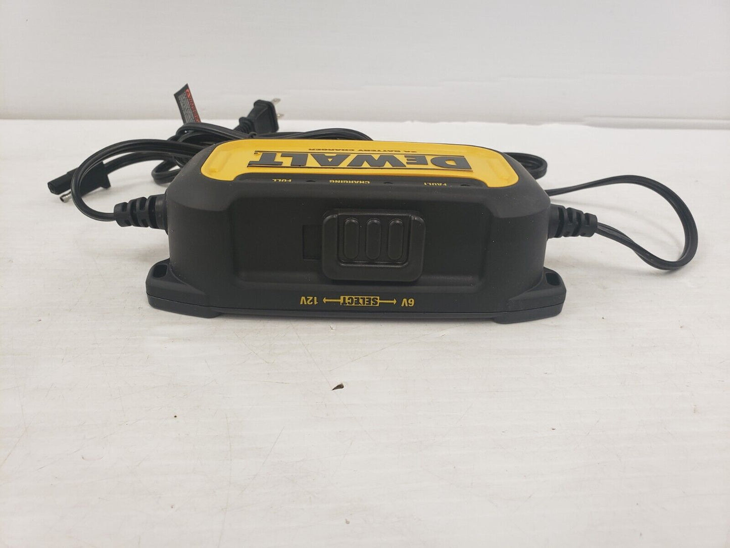 (46103-5) Chargeur de batterie Dewalt DXAEC2CA