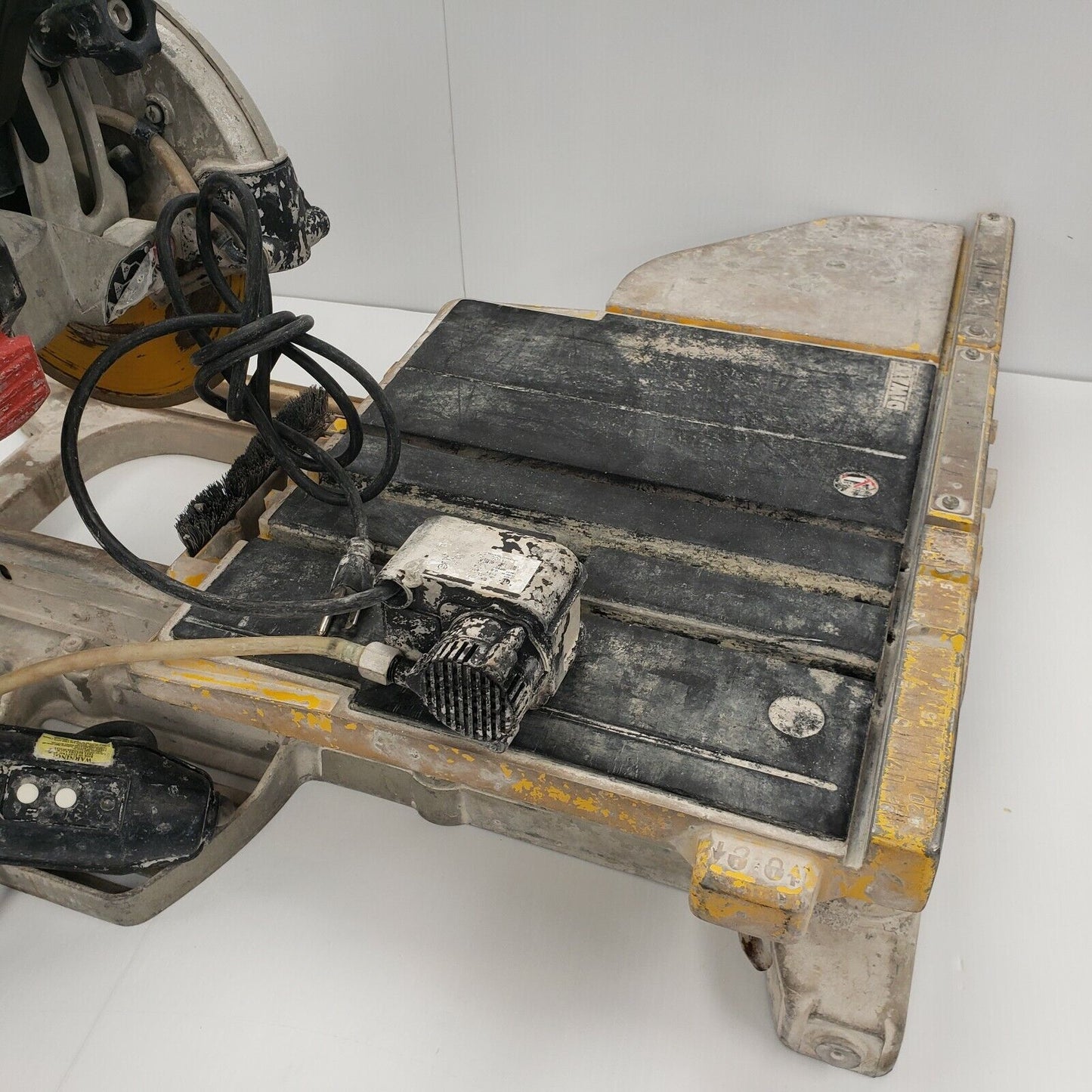 (I-24238) Dewalt D24000 Tile Cutter