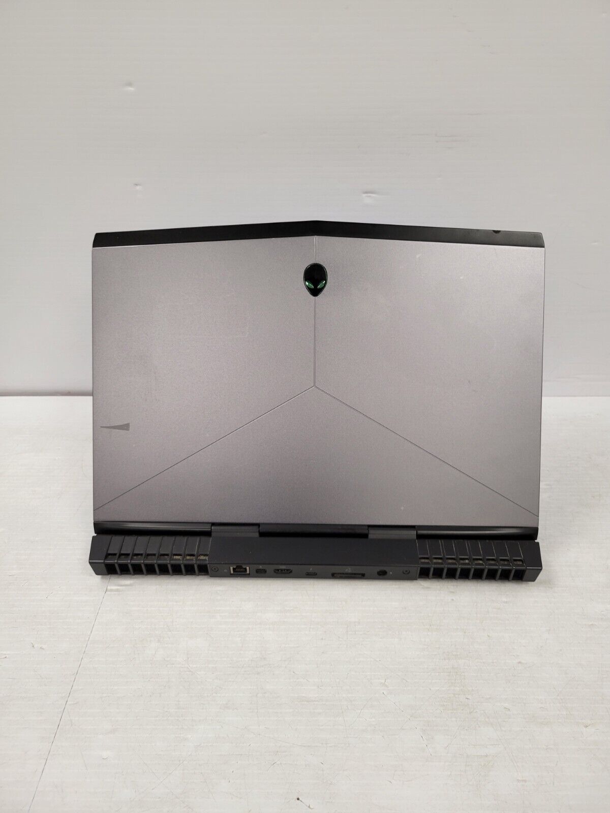 (48629-1) Alienware P69F Gaming Laptop