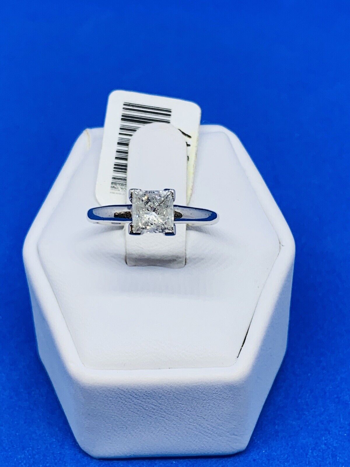 (N15847) Superbe bague solitaire princesse diamant en or blanc 14 carats