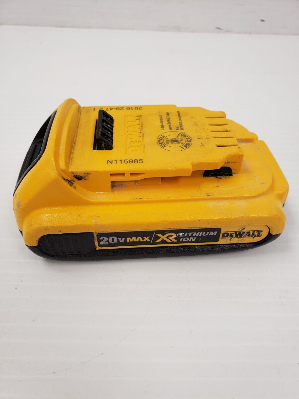 (I-33568) Dewalt DCB203 Battery-2.0 ah