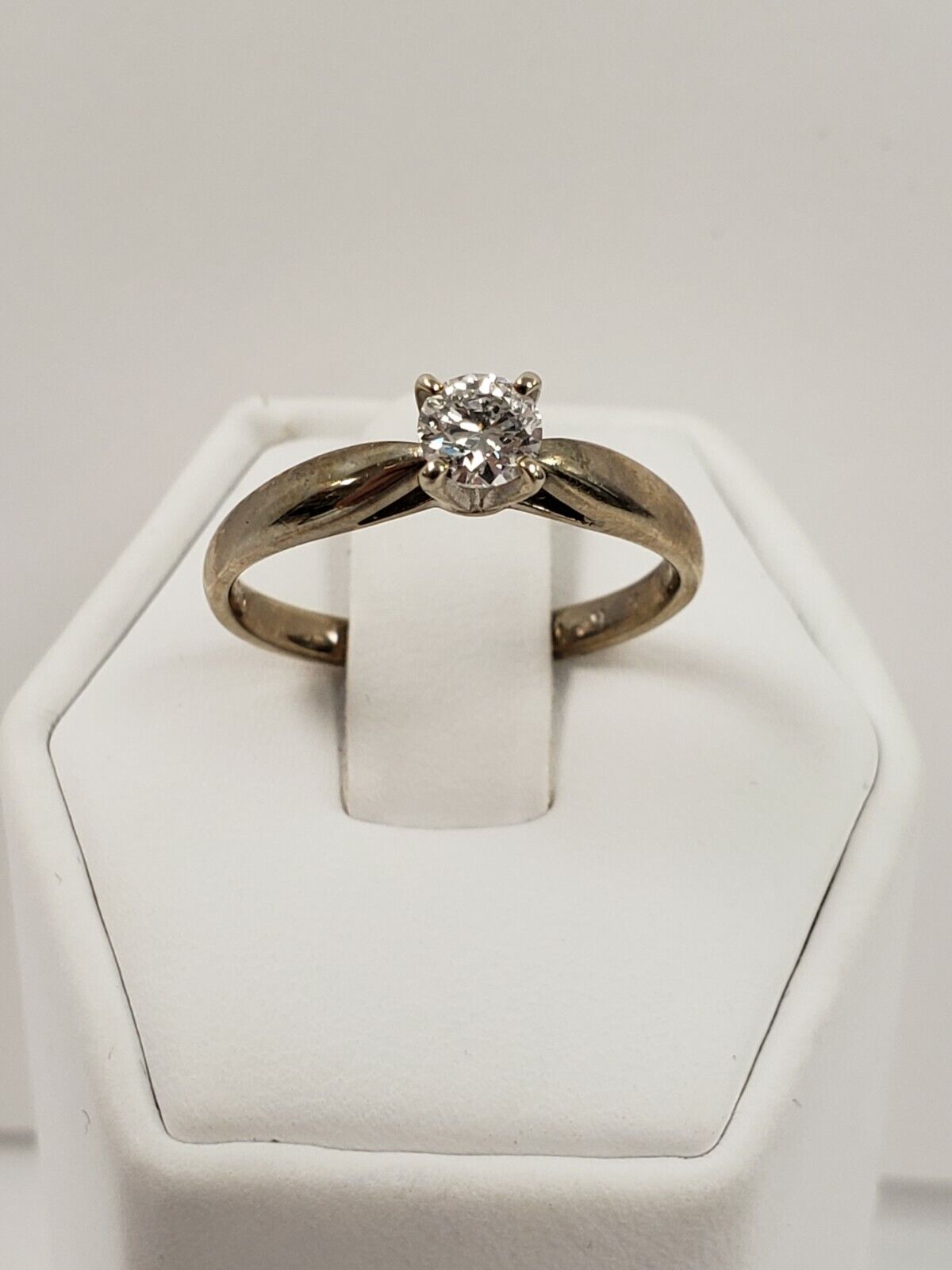 (I-985 - 023) 14K White Gold Diamond Ring