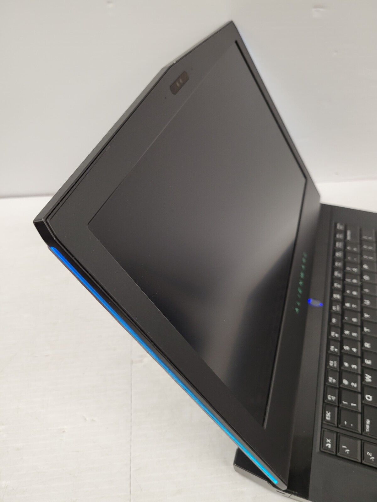 (48629-1) Alienware P69F Gaming Laptop