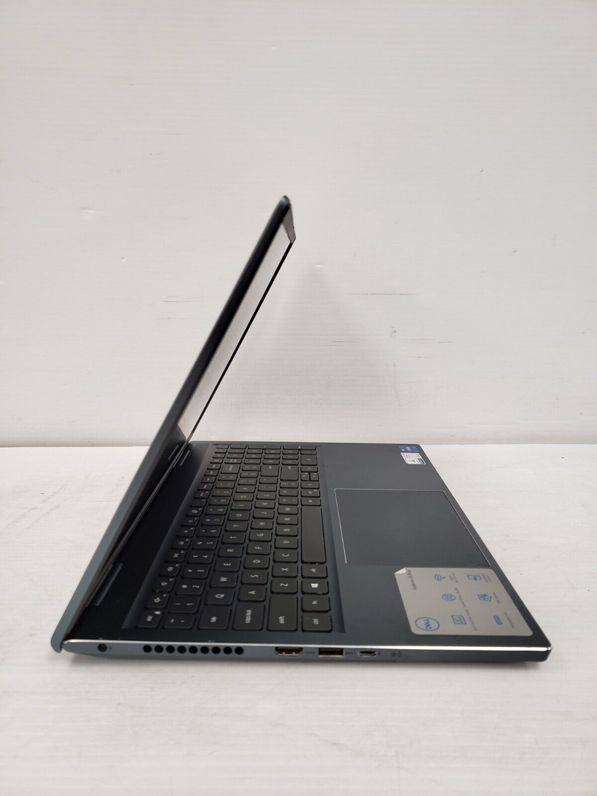 (39317-1) Dell P1071 Laptop