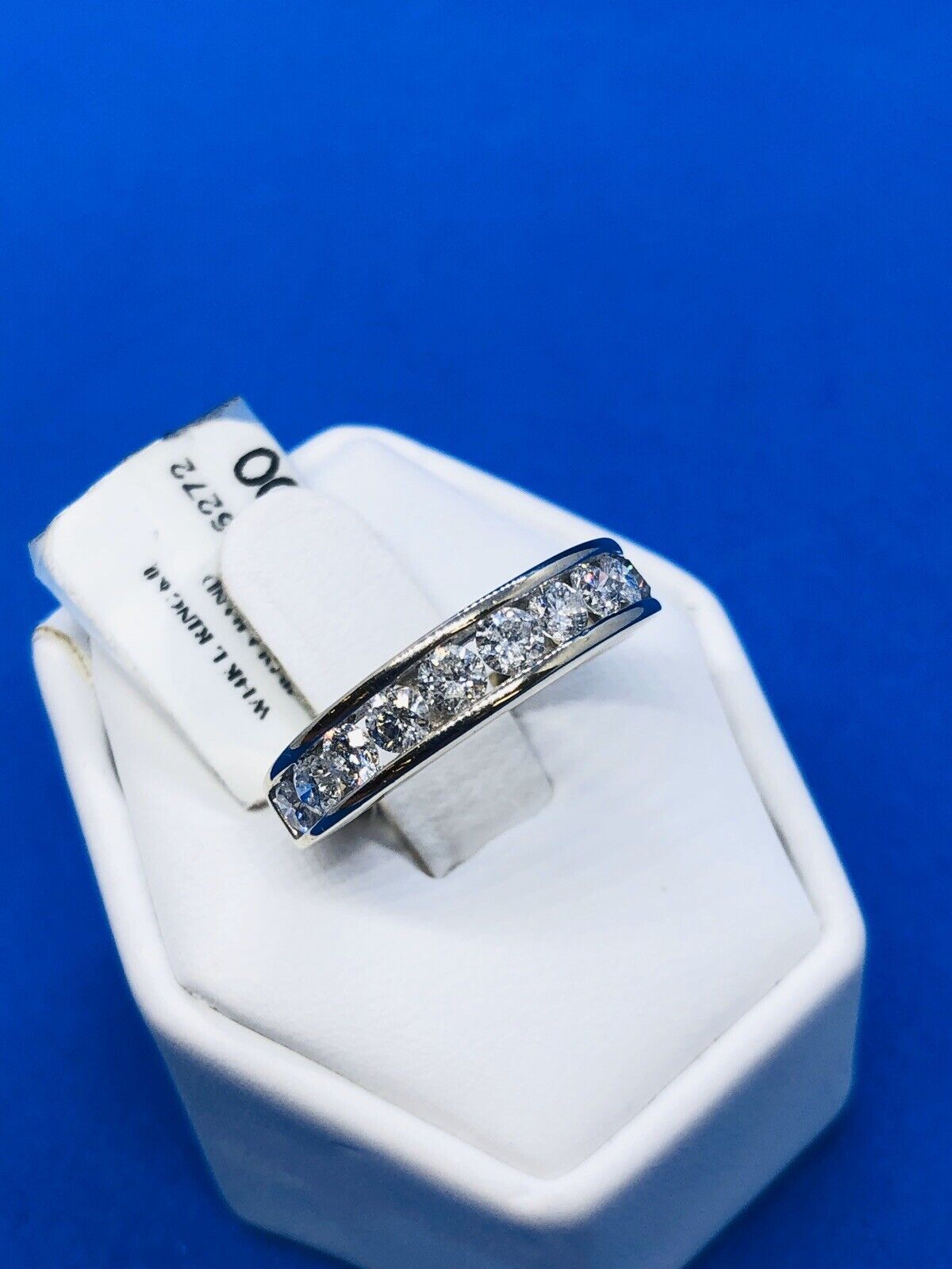 N012104 Magnifique bague en or blanc et diamants