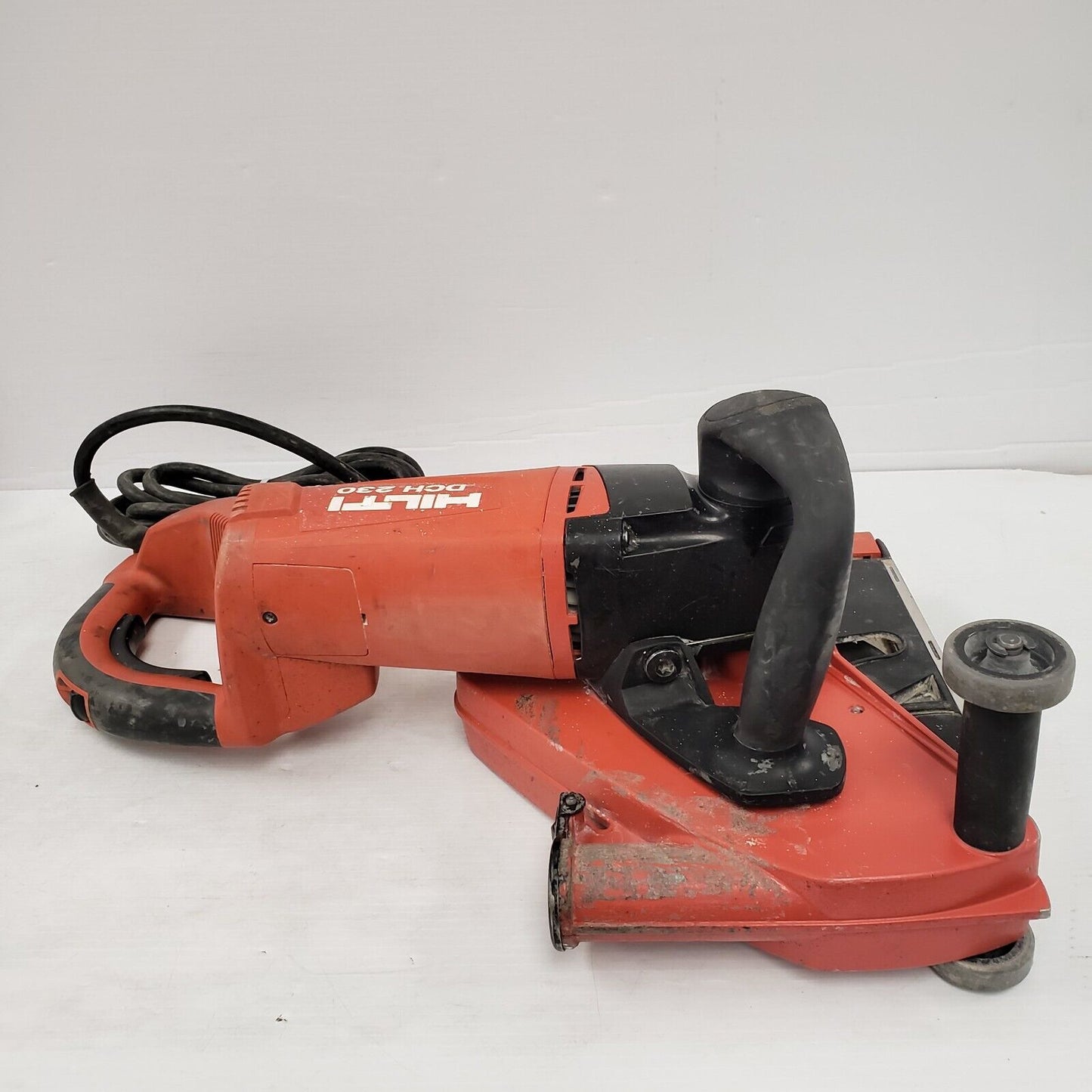 (I-31000) Scie à béton Hilti DCH 230