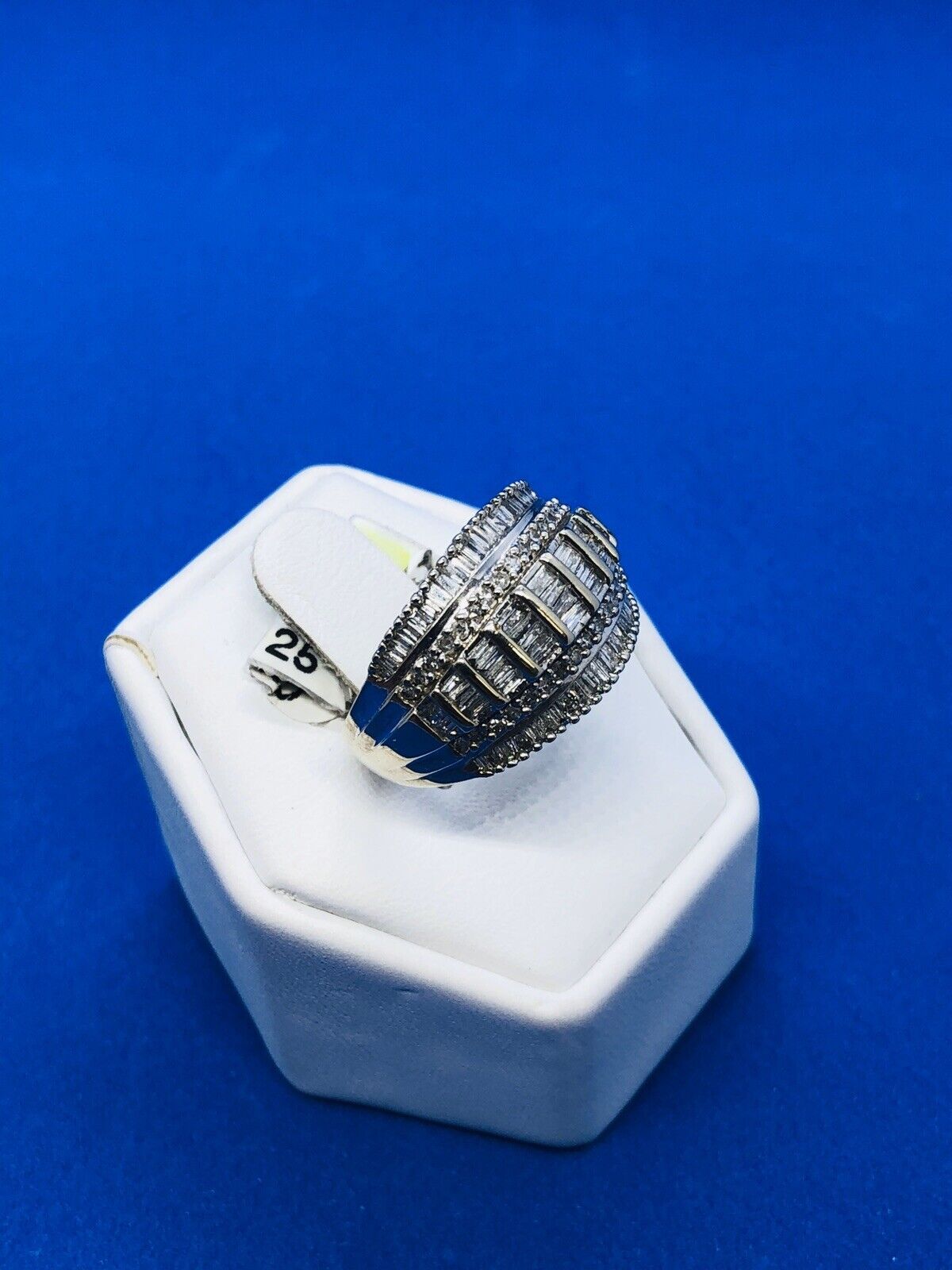 (N12125) 10K White Gold Ring w/ Diamonds