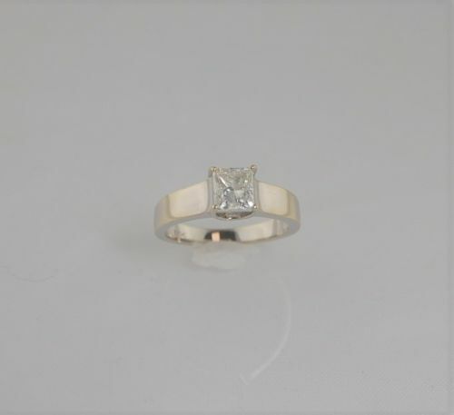 (I-2322-668A) BAGUE SOLITAIRE DIAMANT TAILLE PRINCESSE EN OR BLANC 18 CARATS