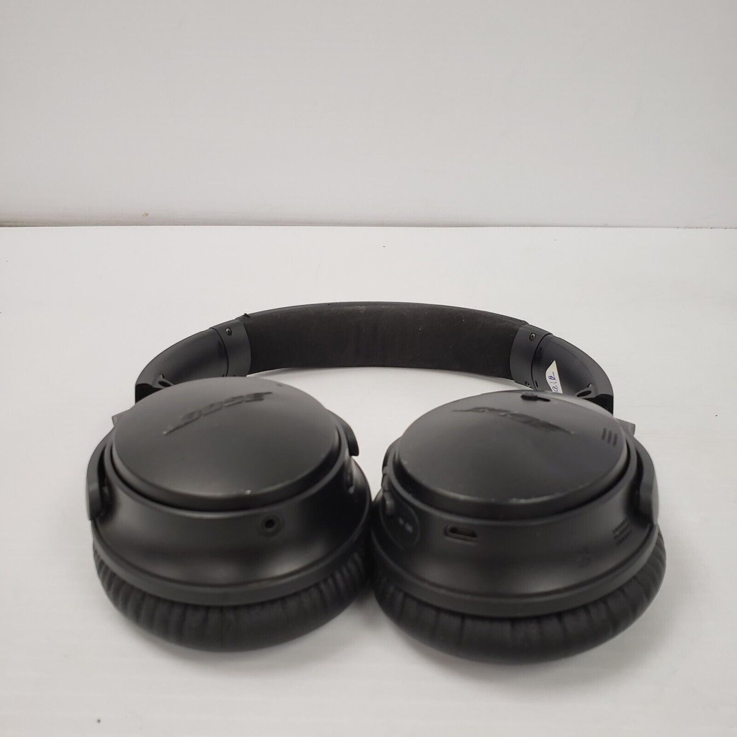 (30331-2) Bose 425948 Wireless Headphones