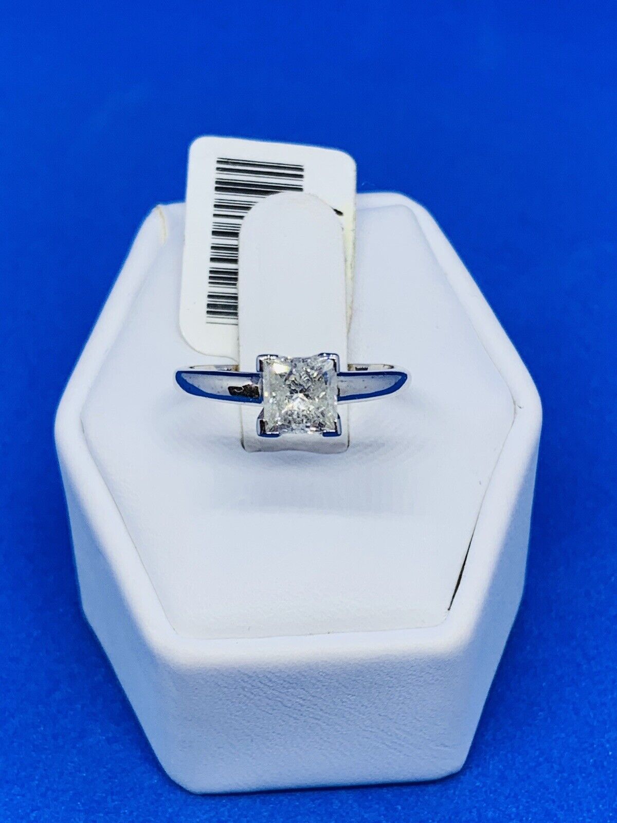 (N15847) Superbe bague solitaire princesse diamant en or blanc 14 carats