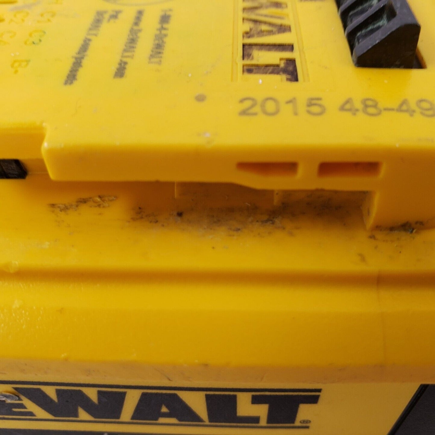 (I-34478B) Dewalt DCB205 Battery