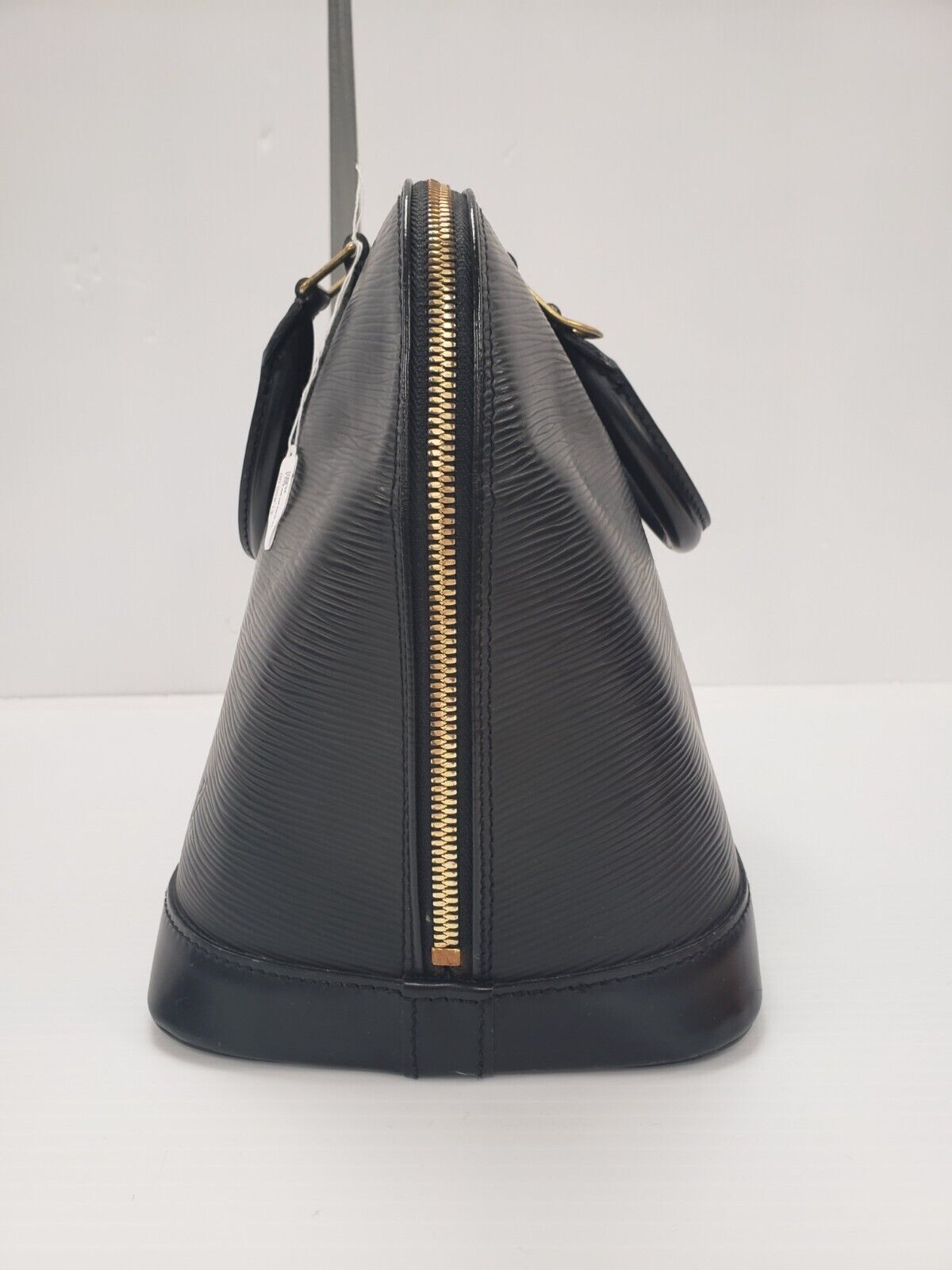 (I-30575) Louis Vuitton Alma Black EPI MM Handbag