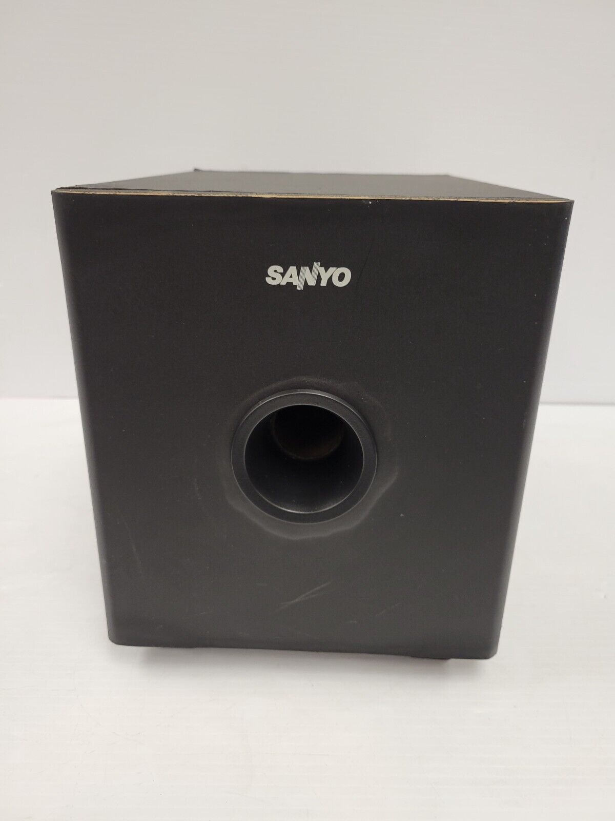 (49018-1) Sanyo FWSB426F Sound Bar and Subwoofer