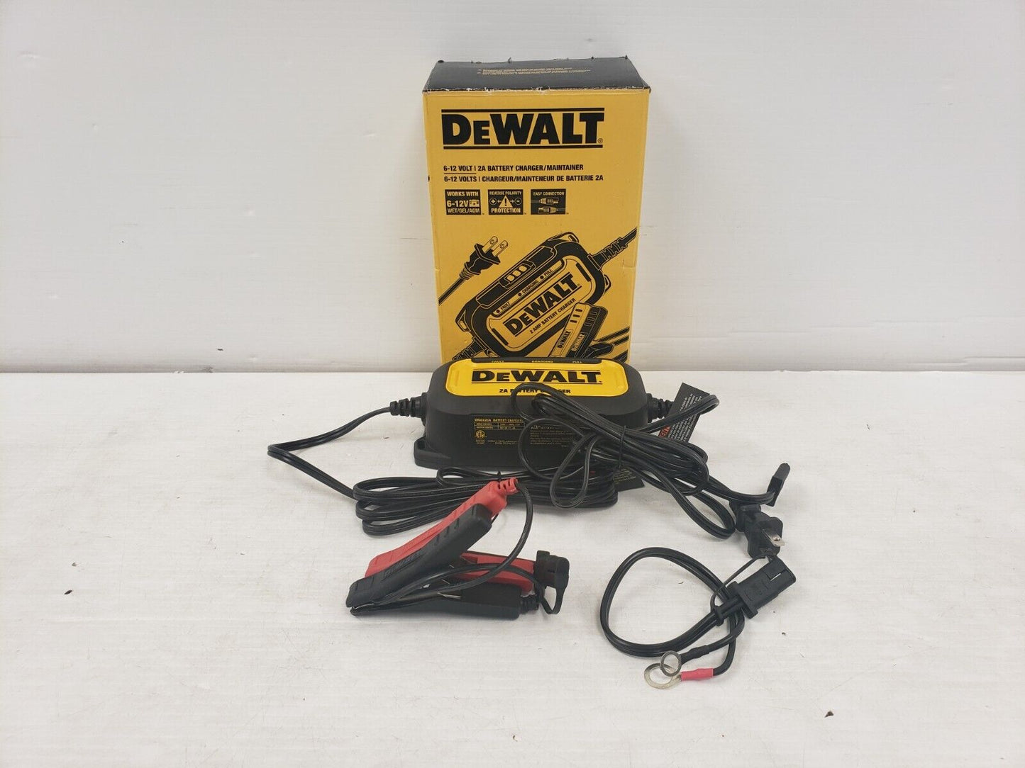 (46103-5) Chargeur de batterie Dewalt DXAEC2CA