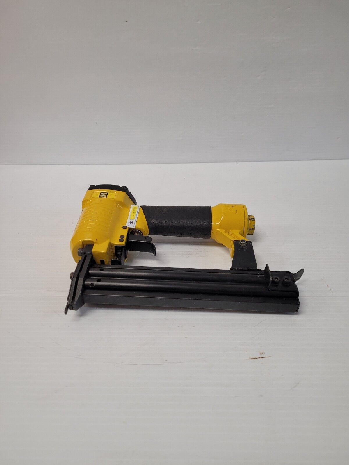 (N79482-3) PowerFist 8005448 1 1/4" Air Brad Nailer