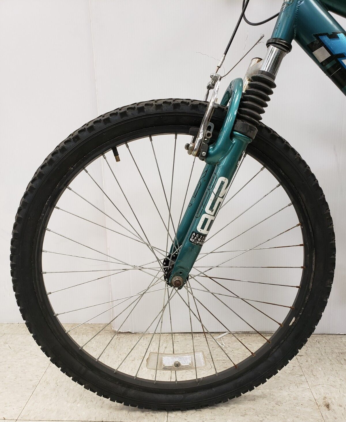 (22148-1) Huffy Tundra Mountain Bike