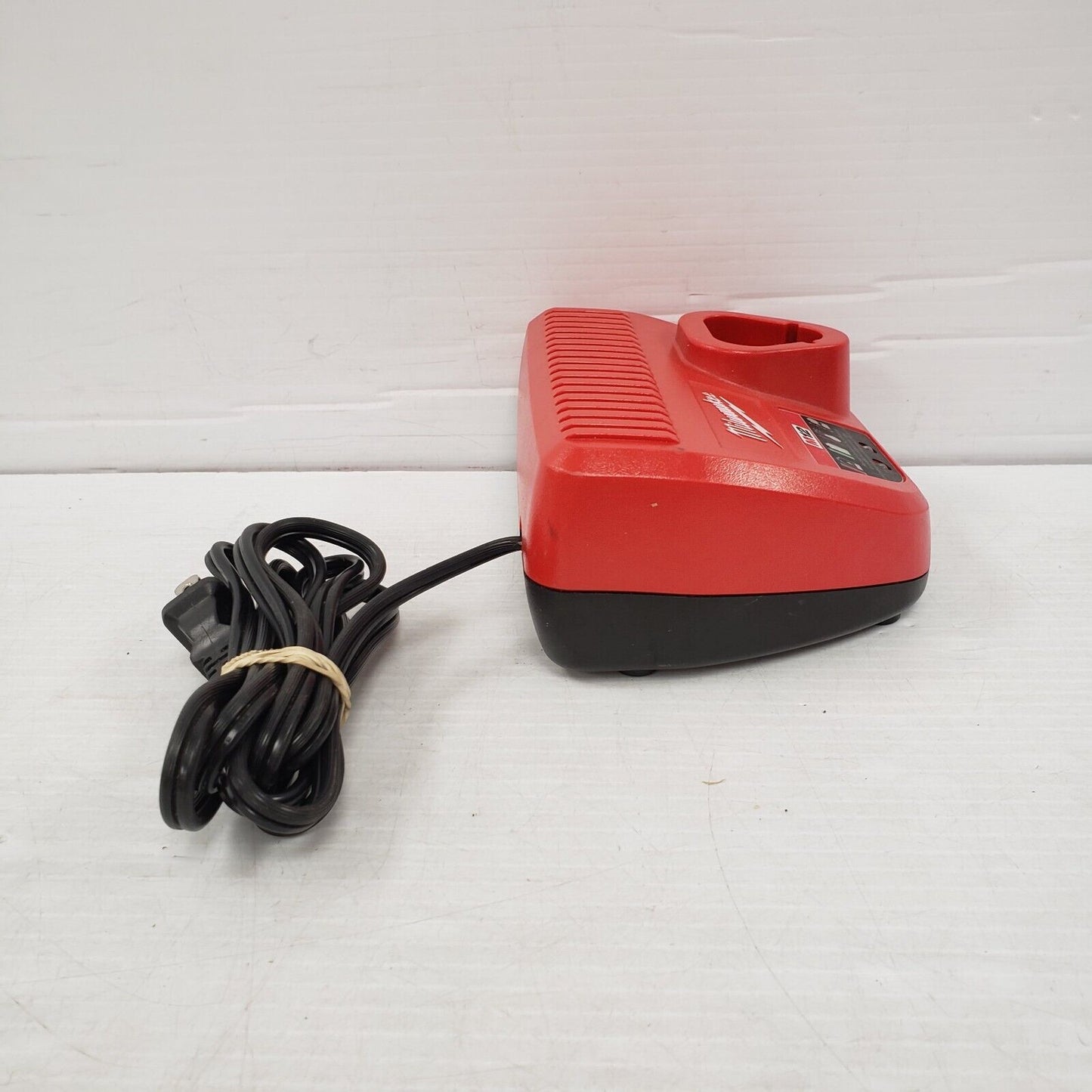 (50159-2A) Milwaukee 48-59-2401 Battery Charger