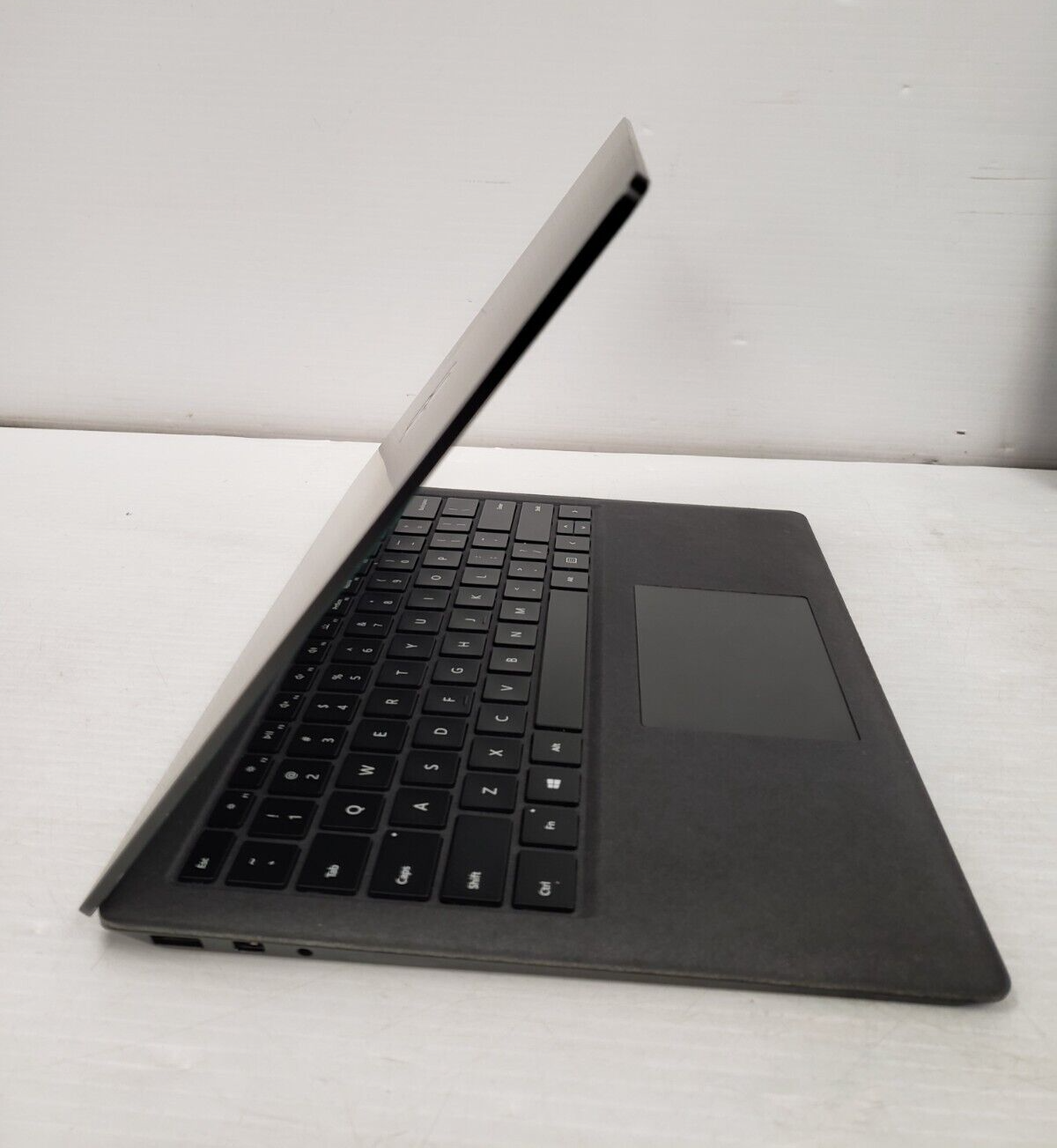 (37881-1) Microsoft 1769 Laptop