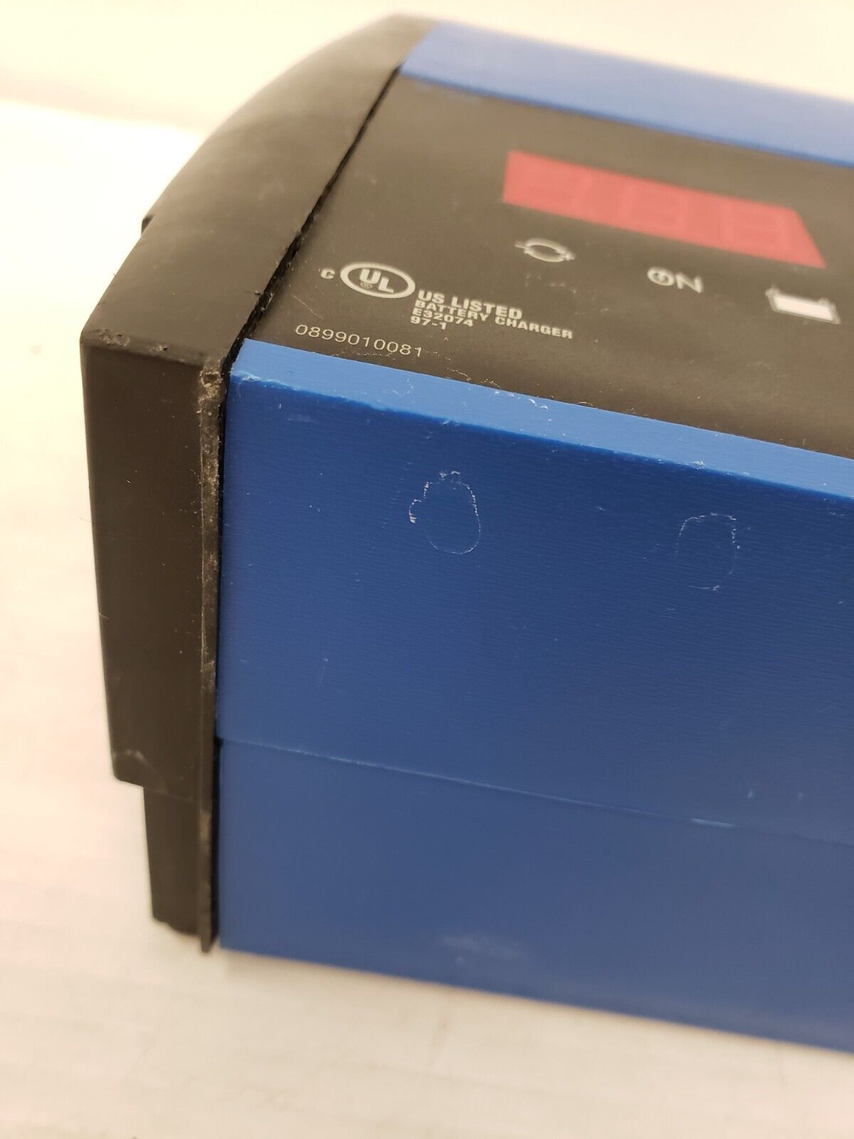 (45284-1) Chargeur de batterie Schumacher SC1359