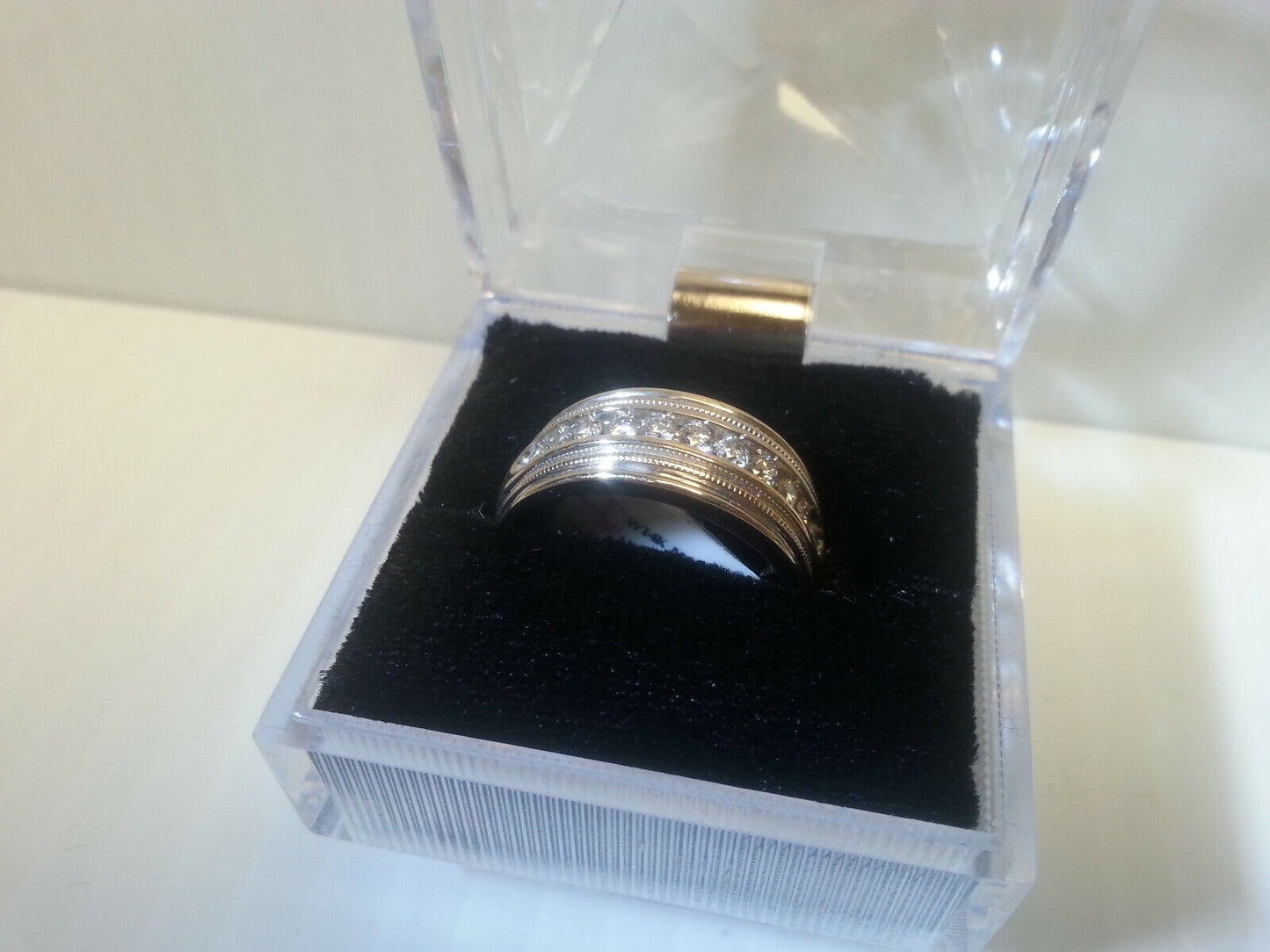 (N7808) Mens 14K Gold Ring with 11 Diamonds Band