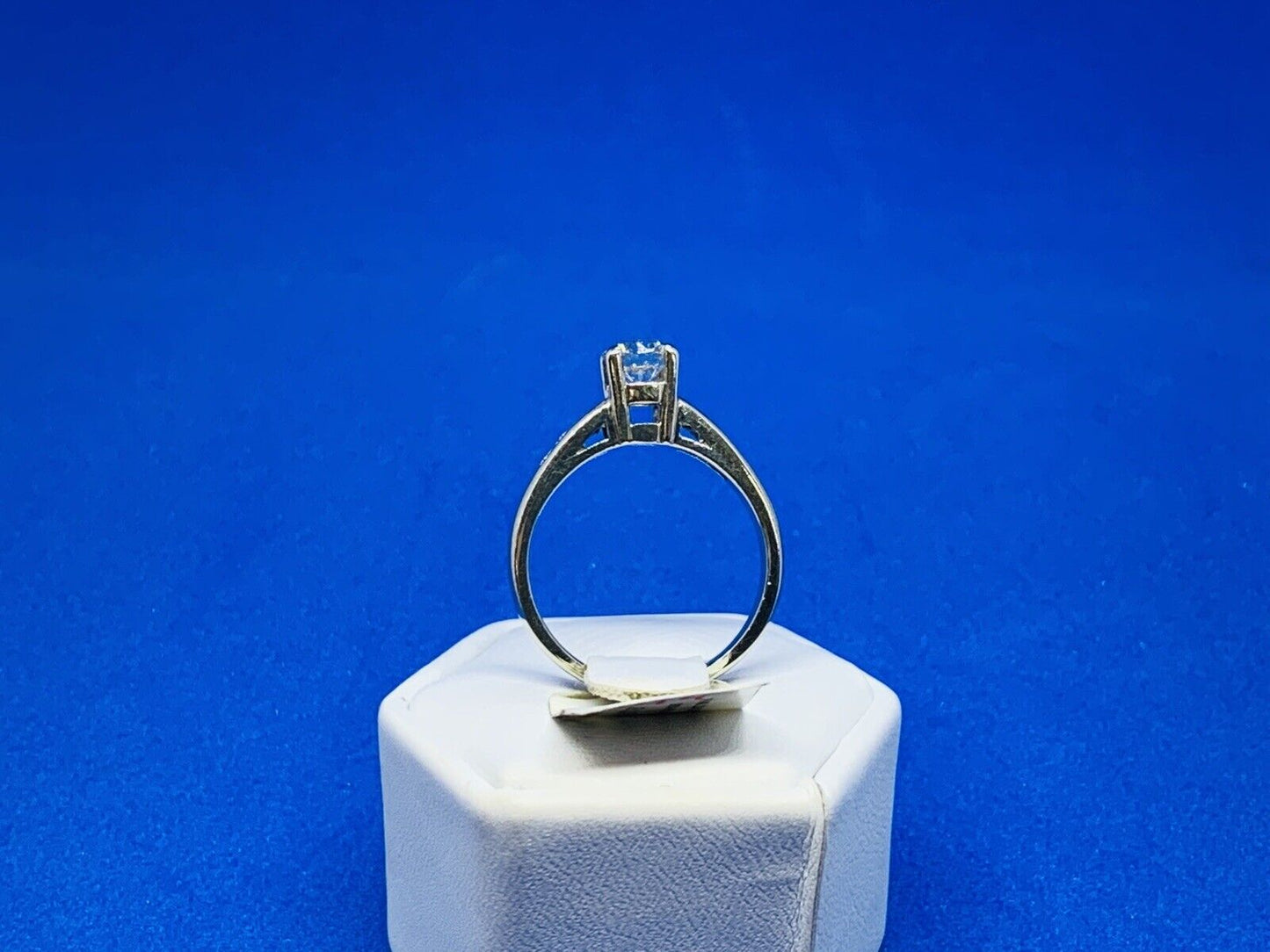 (N16029) Magnifique bague en diamant multistone en or blanc 14 carats