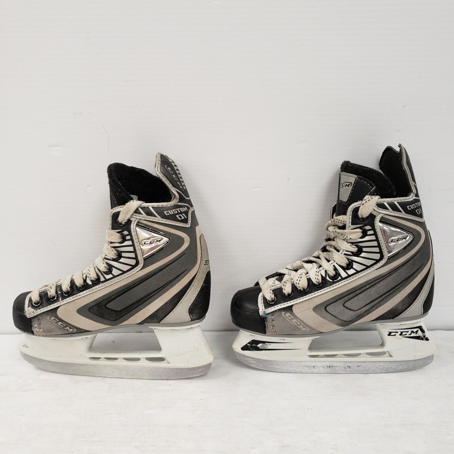 (35315-3) CCM Skates -Size 1 Youth