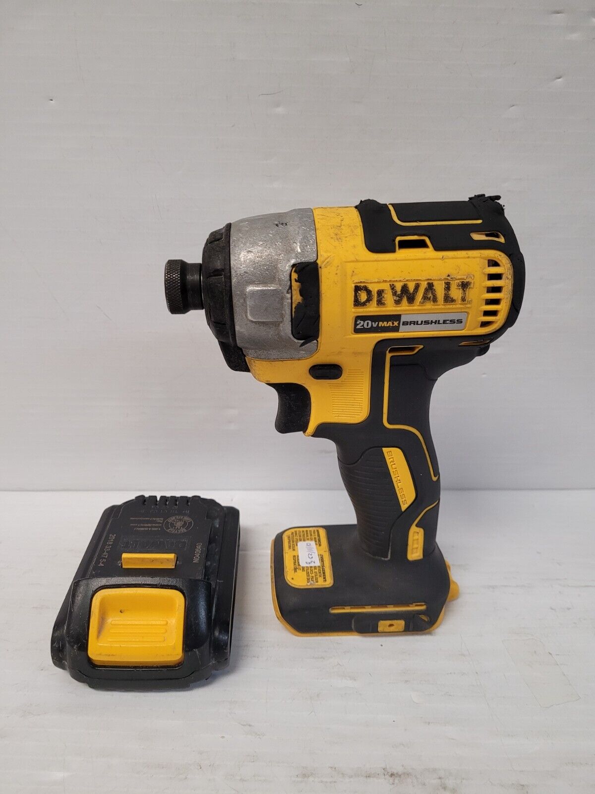 (N74963-5) Perceuse à percussion DeWalt DCF787