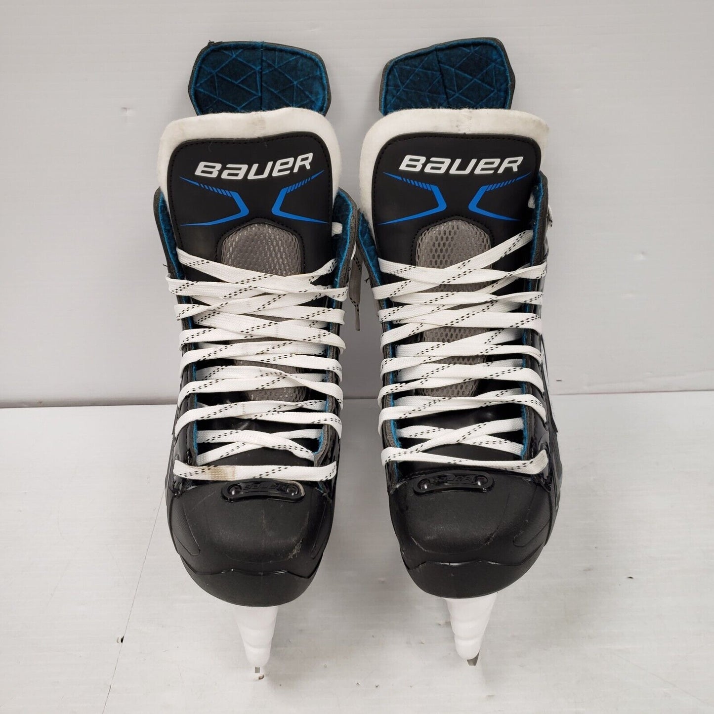 (55328-3) Bauer L-XP Hockey Skates - Size 6