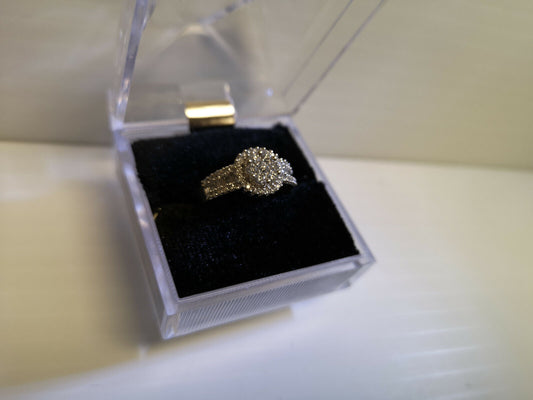 (N13646) 10K White Gold Ladies Ring w/ Diamonds