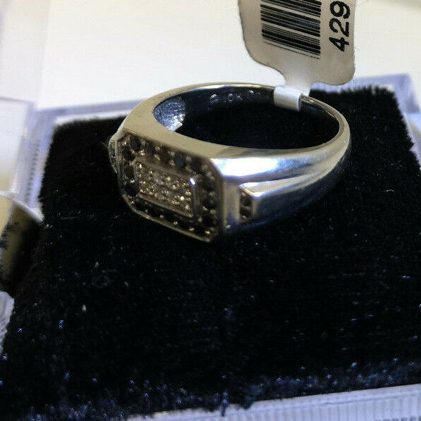 (N42915) Bague en or blanc 10K avec diamants noirs et blancs