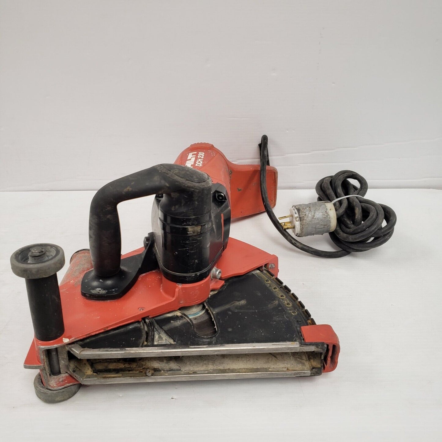 (I-31000) Scie à béton Hilti DCH 230