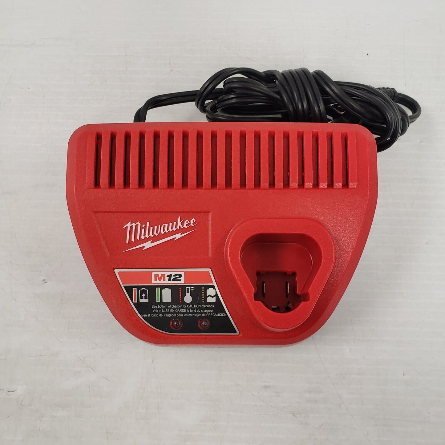 (I-34330) Chargeur et batterie Milwaukee 48-59-2401-1,5 Ah